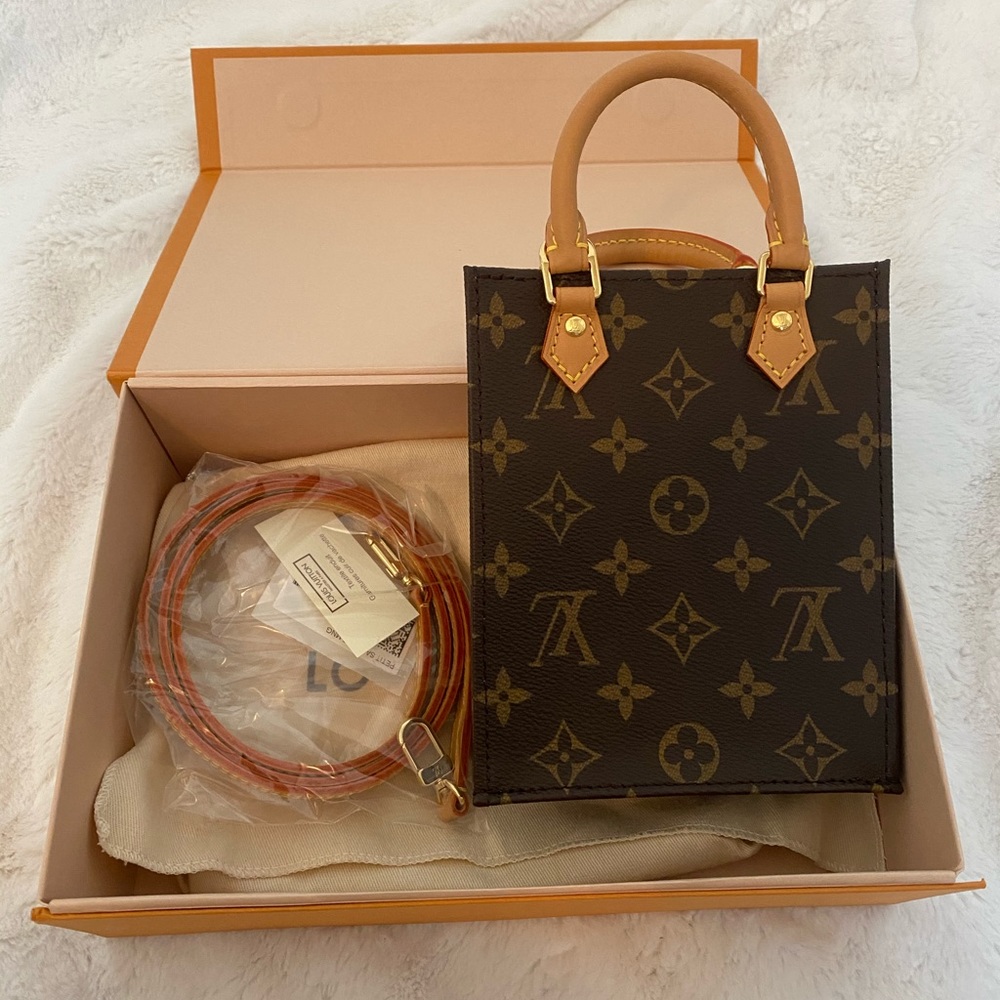 Louis Vuitton Petit Sac Plat